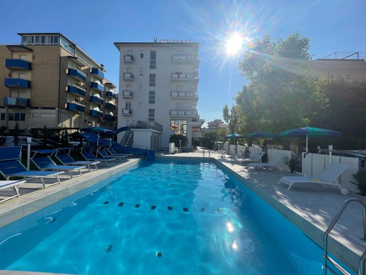 Clubhotel Residence Чезенатико Екстериор снимка