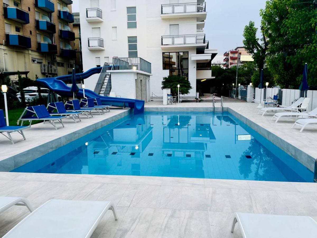 Clubhotel Residence Чезенатико Екстериор снимка
