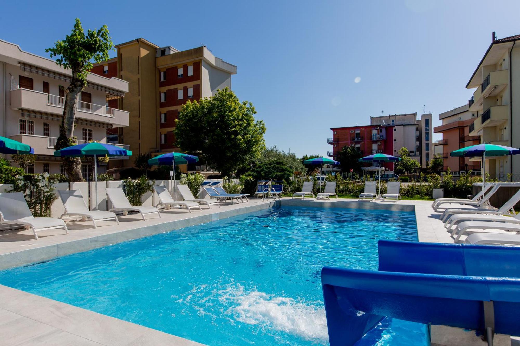 Clubhotel Residence Чезенатико Екстериор снимка