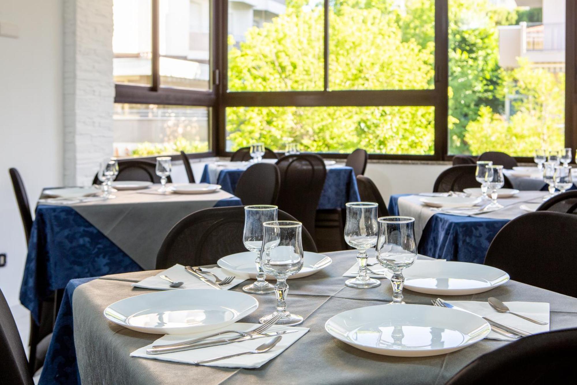 Clubhotel Residence Чезенатико Екстериор снимка