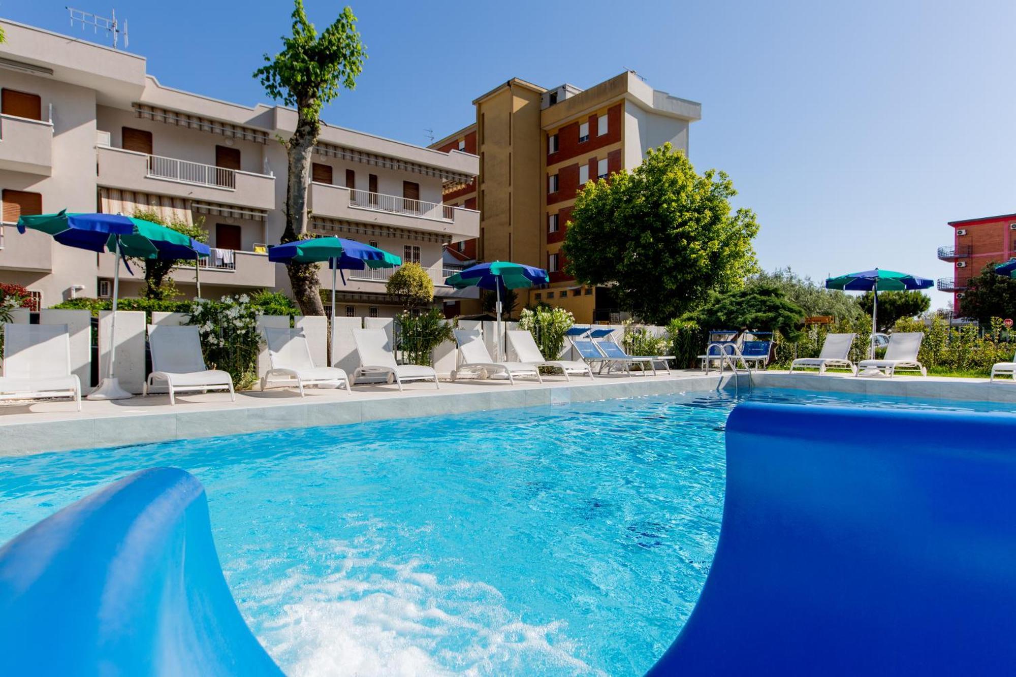 Clubhotel Residence Чезенатико Екстериор снимка