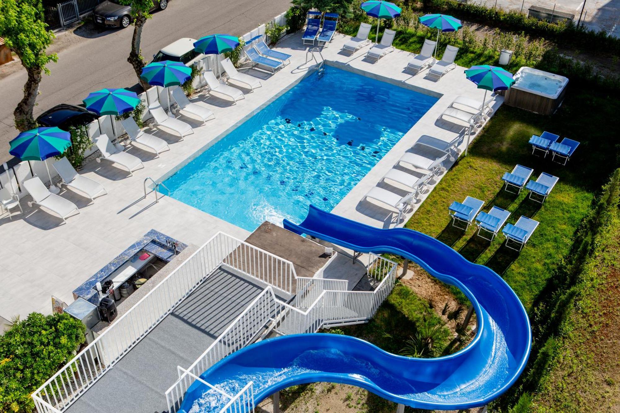 Clubhotel Residence Чезенатико Екстериор снимка